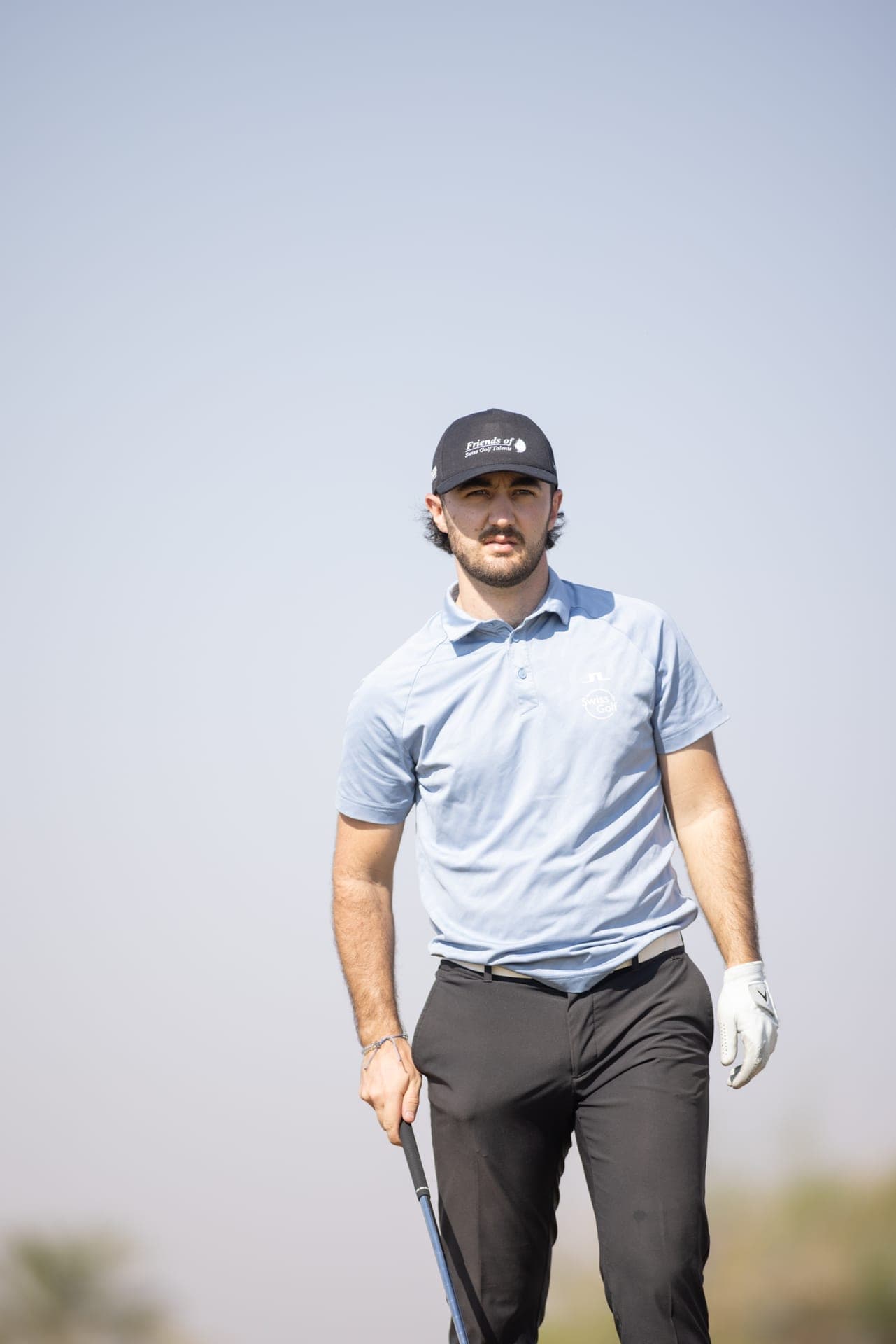 Porträt des Schweizer Golfprofis Mauro Gilardi auf dem Golfplatz